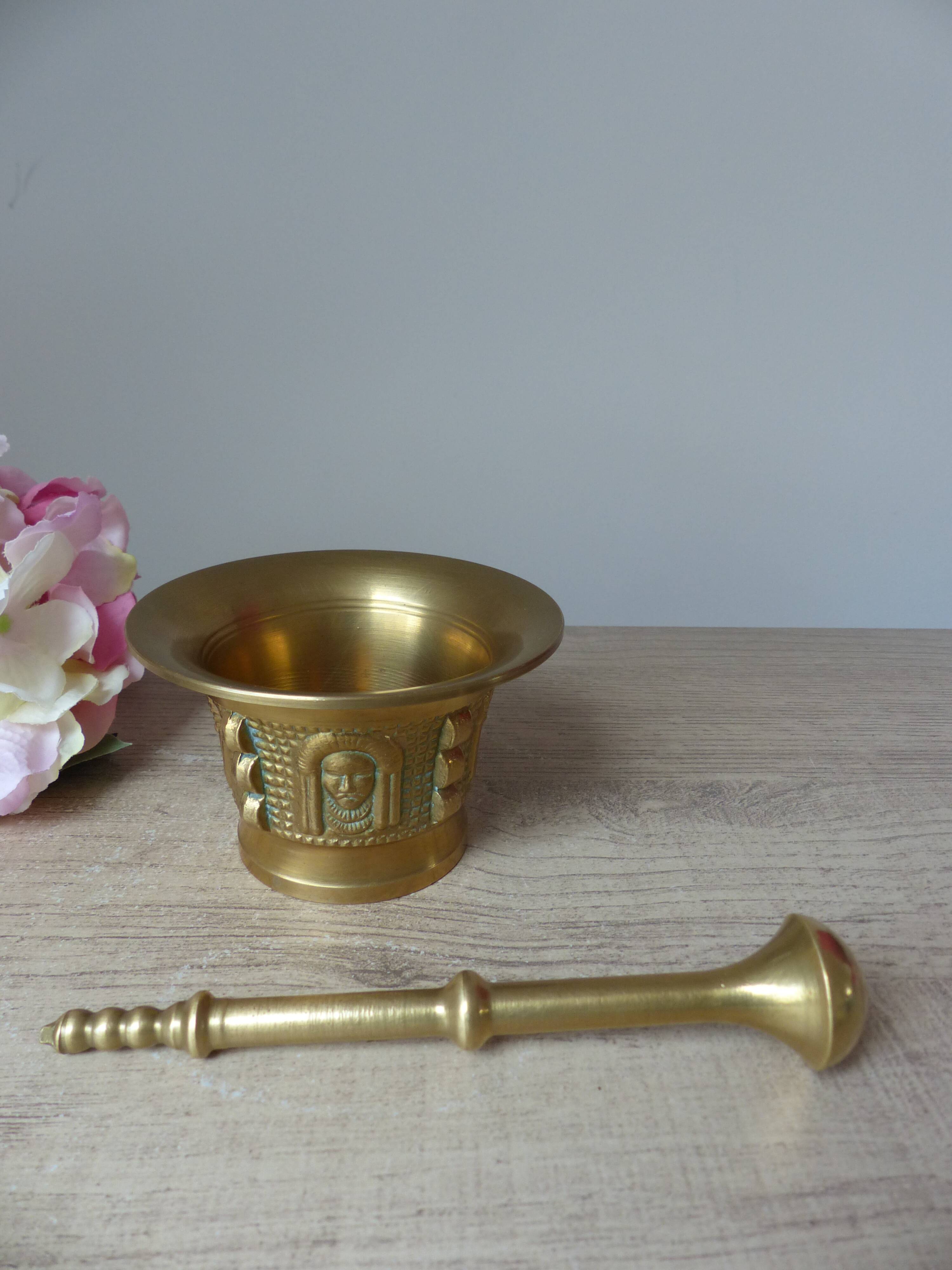 Mortar and Pestle in Solid Bronze – Face Decoration – Antique Style