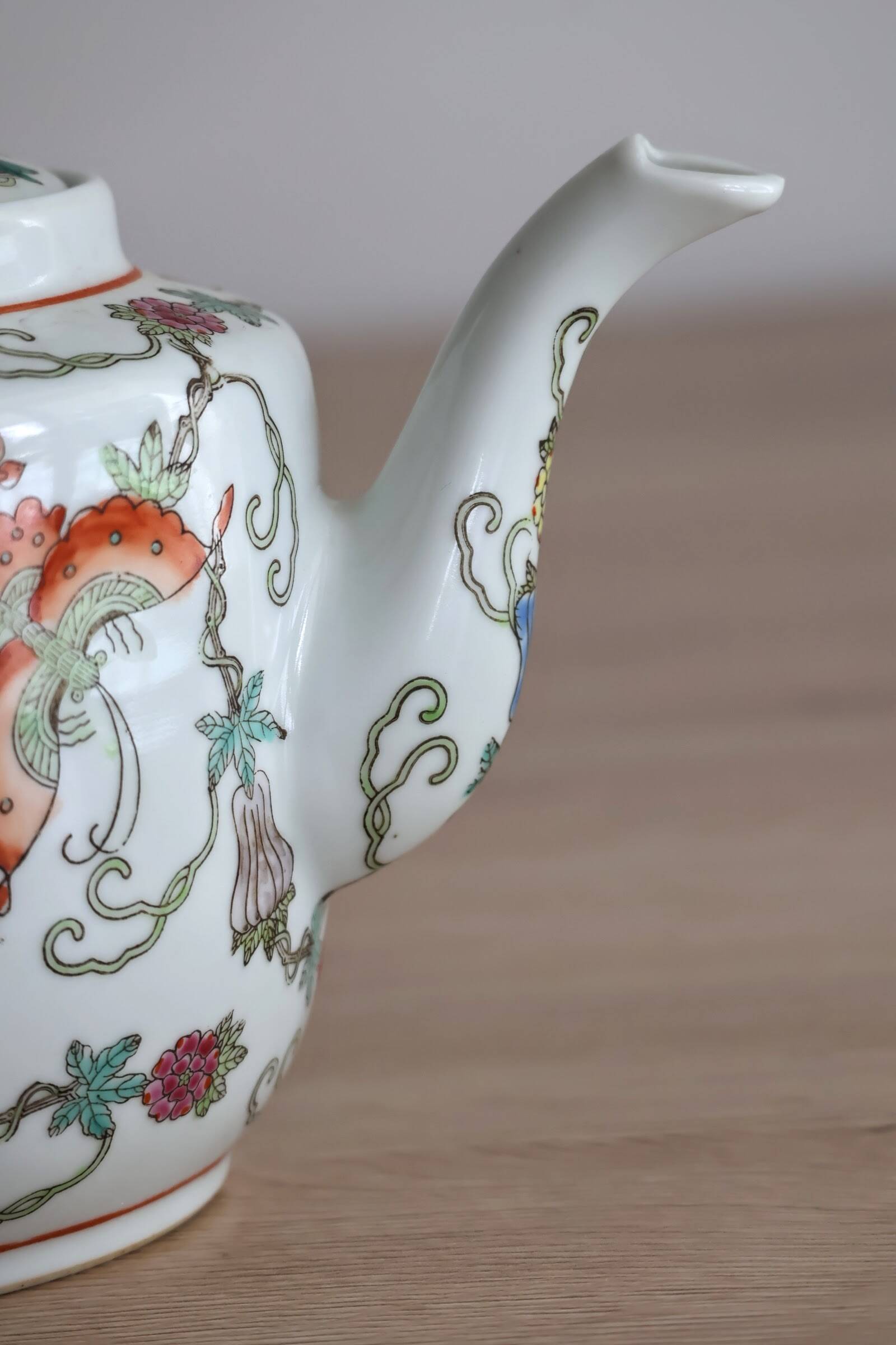 Chinese hand painted teapot Jingdezhen