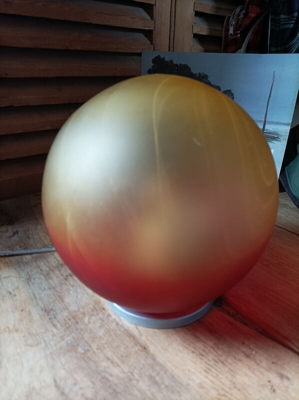 Bedside ball lamp in glass