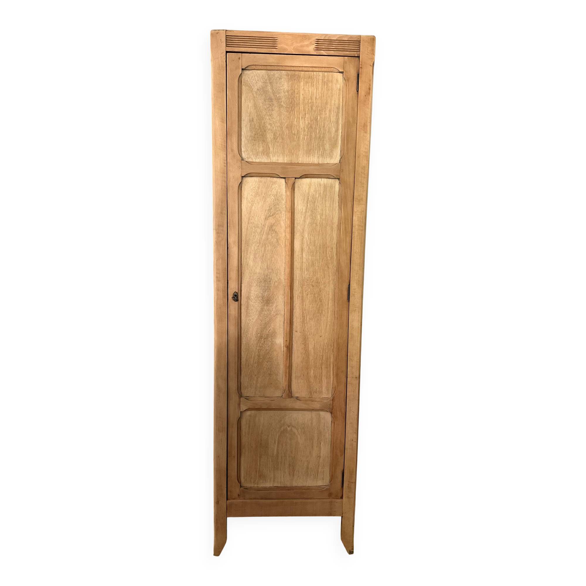 Parisian wardrobe bonnetière