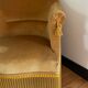 Fauteuil crapaud vintage jaune doré