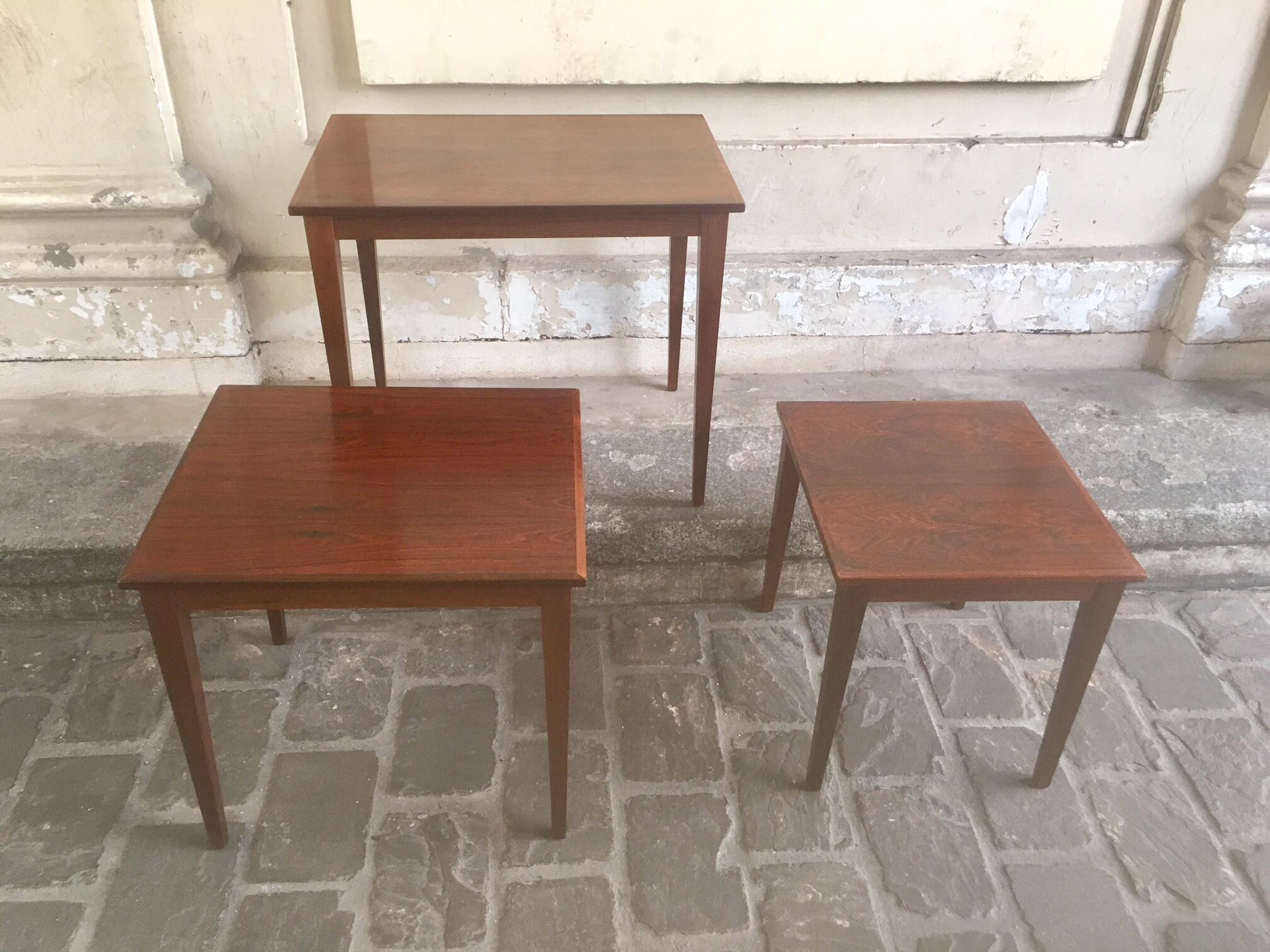 Pull-out tables scandinavians