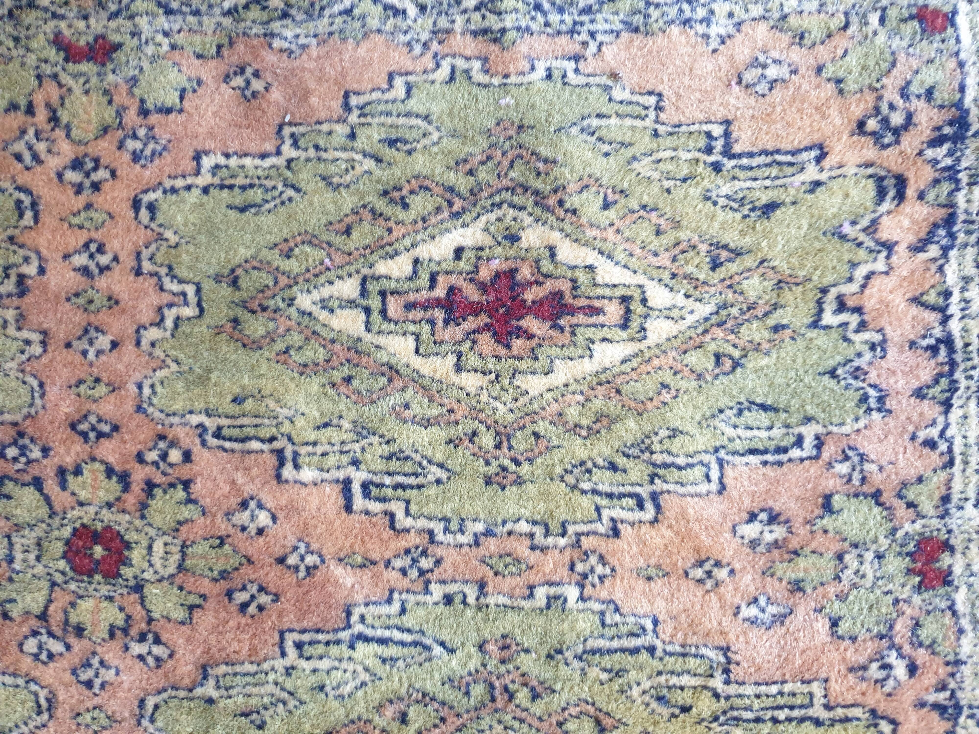 Hand-knotted silk rug 192x 300cm