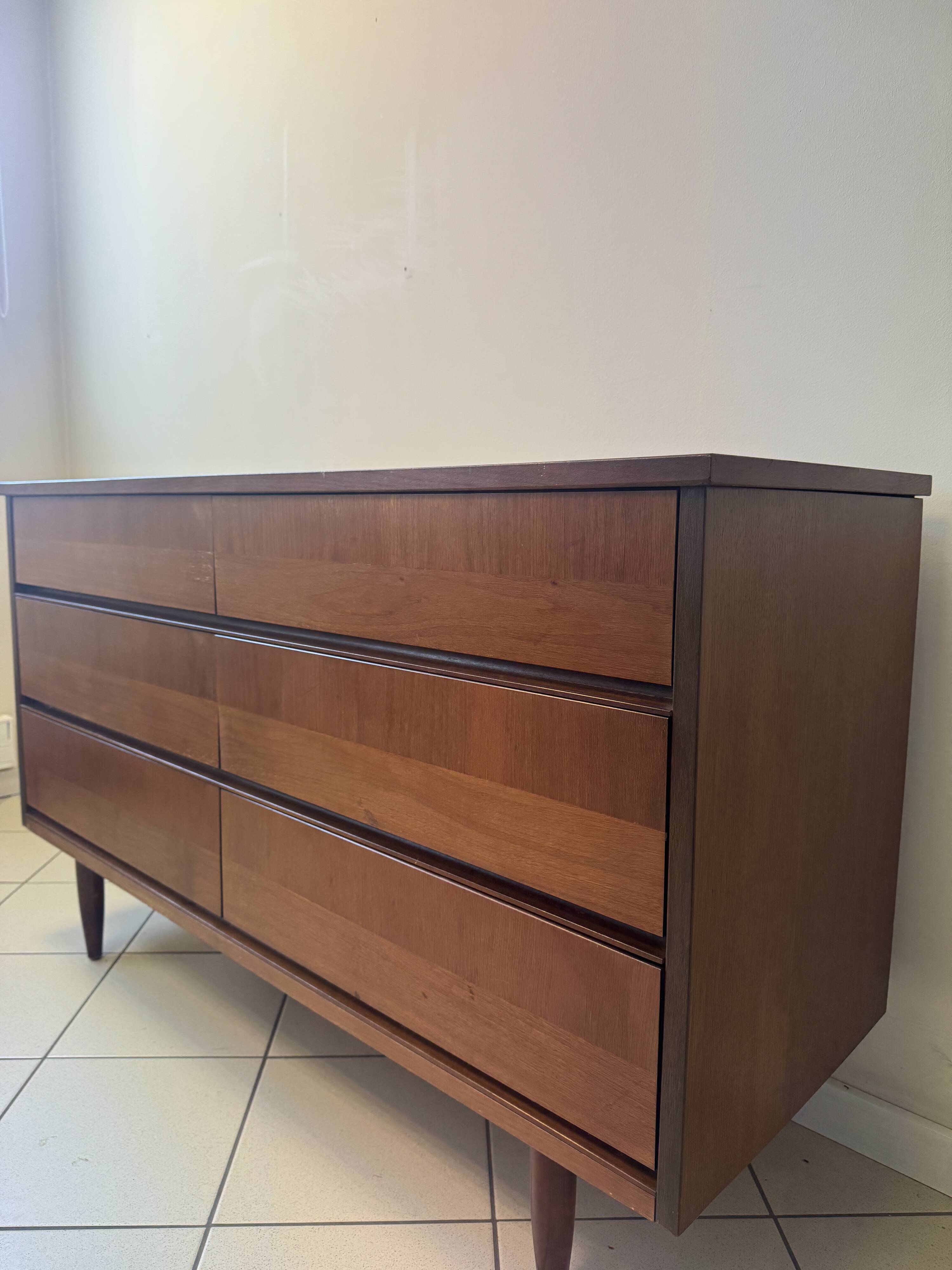 6-drawer Scandinavian style chest of drawers