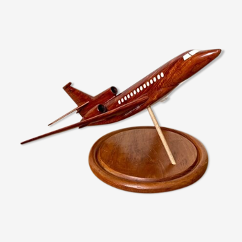 Maquette d'avion en bois sur socle
