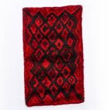 Scandinavian 20th century modern ryijy rug. 160 X 95 cm (63 X 37 in).