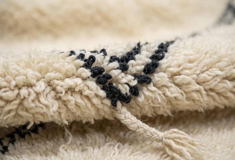 Berber Moroccan rug in natural wool 250cm x 150cm