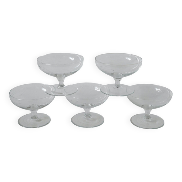 Lot de 5 coupes à champagne en cristal gravé