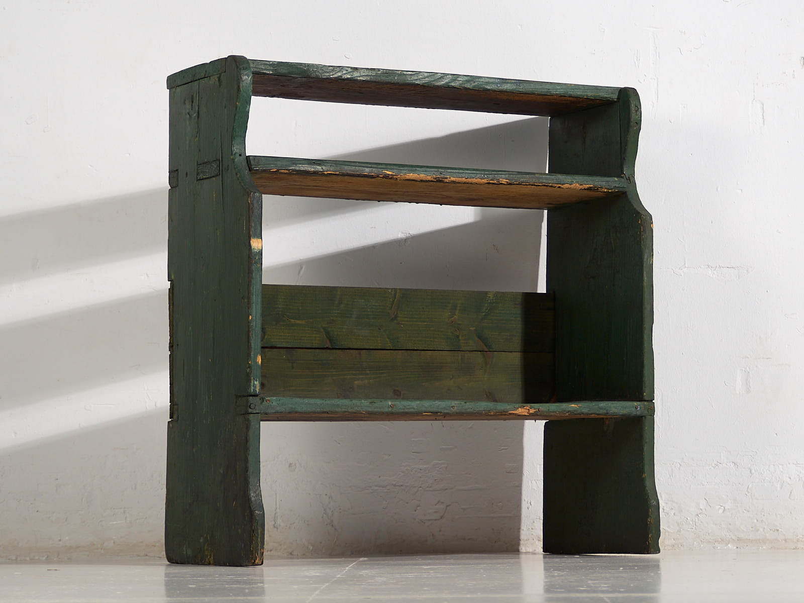 Small old green bookcase (c.1920)