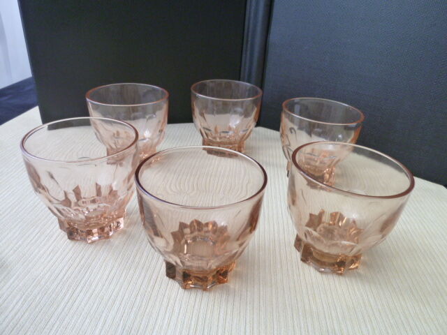 Set de 6 verres de table en verre rosé années 40-50
