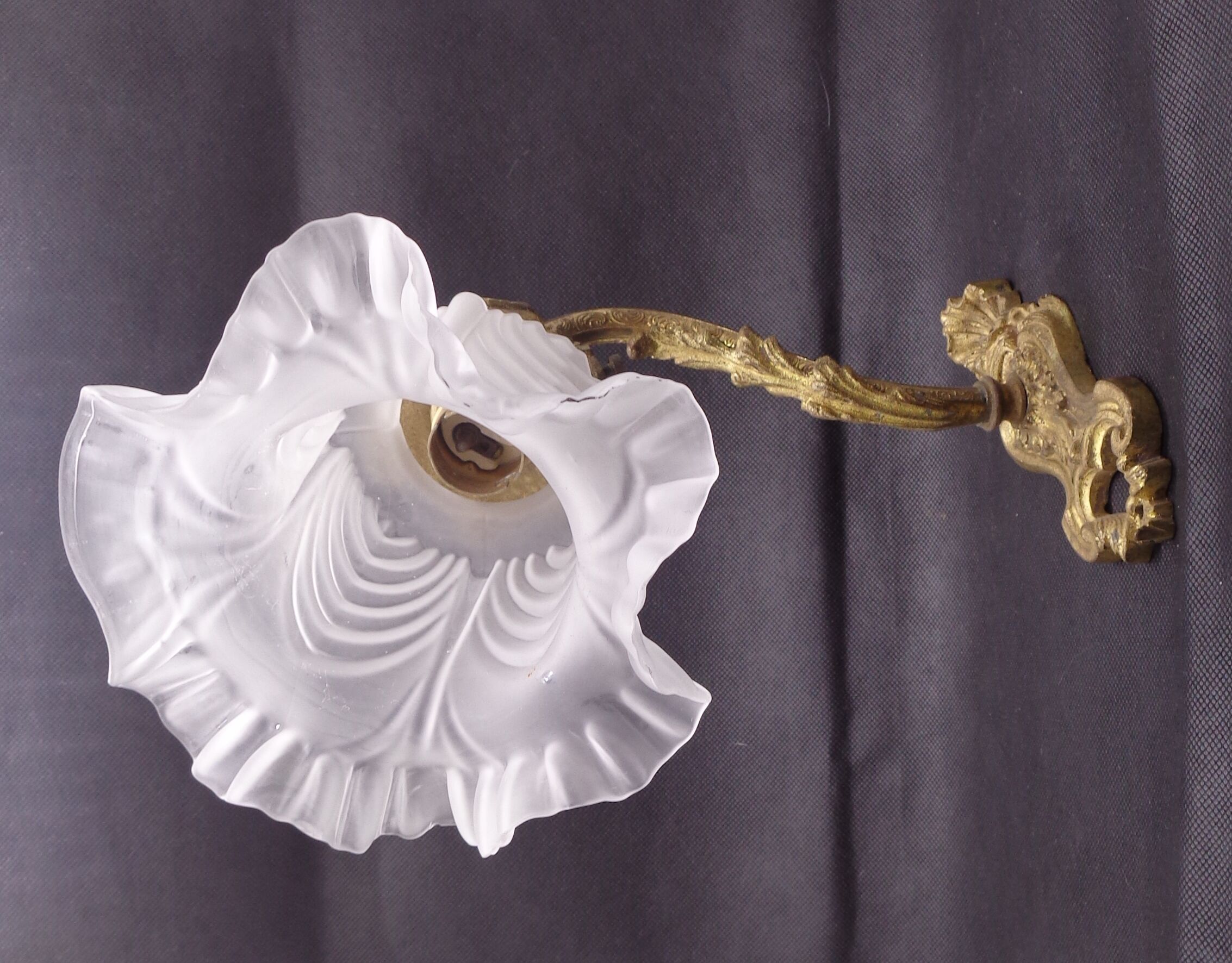 Sconce in golden bronze