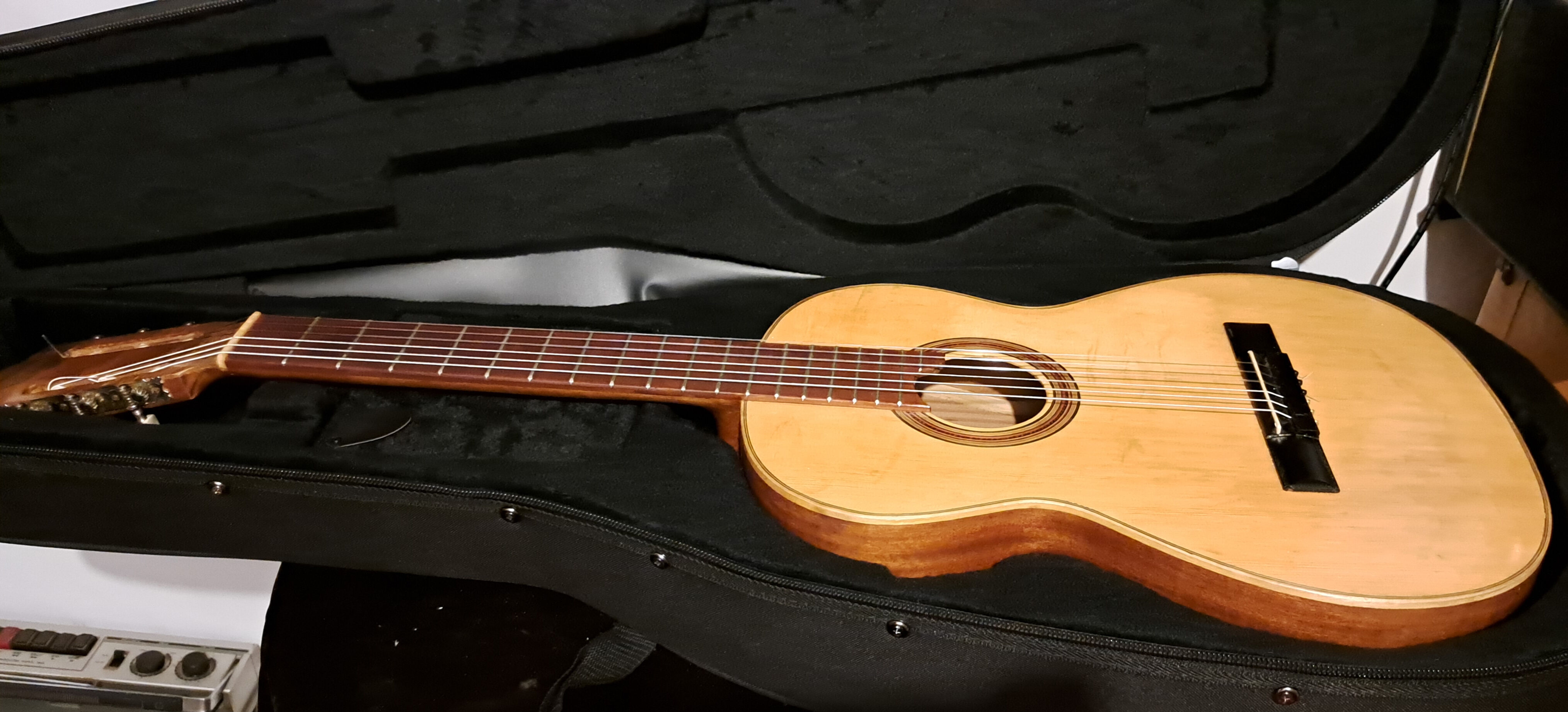 Prudencio saez old spanish classical guitar solid wood 1971 + new chest