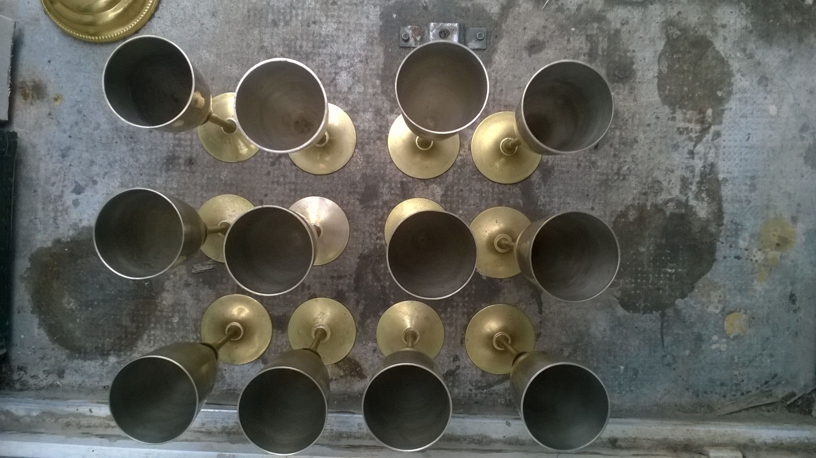 12 champagne flutes