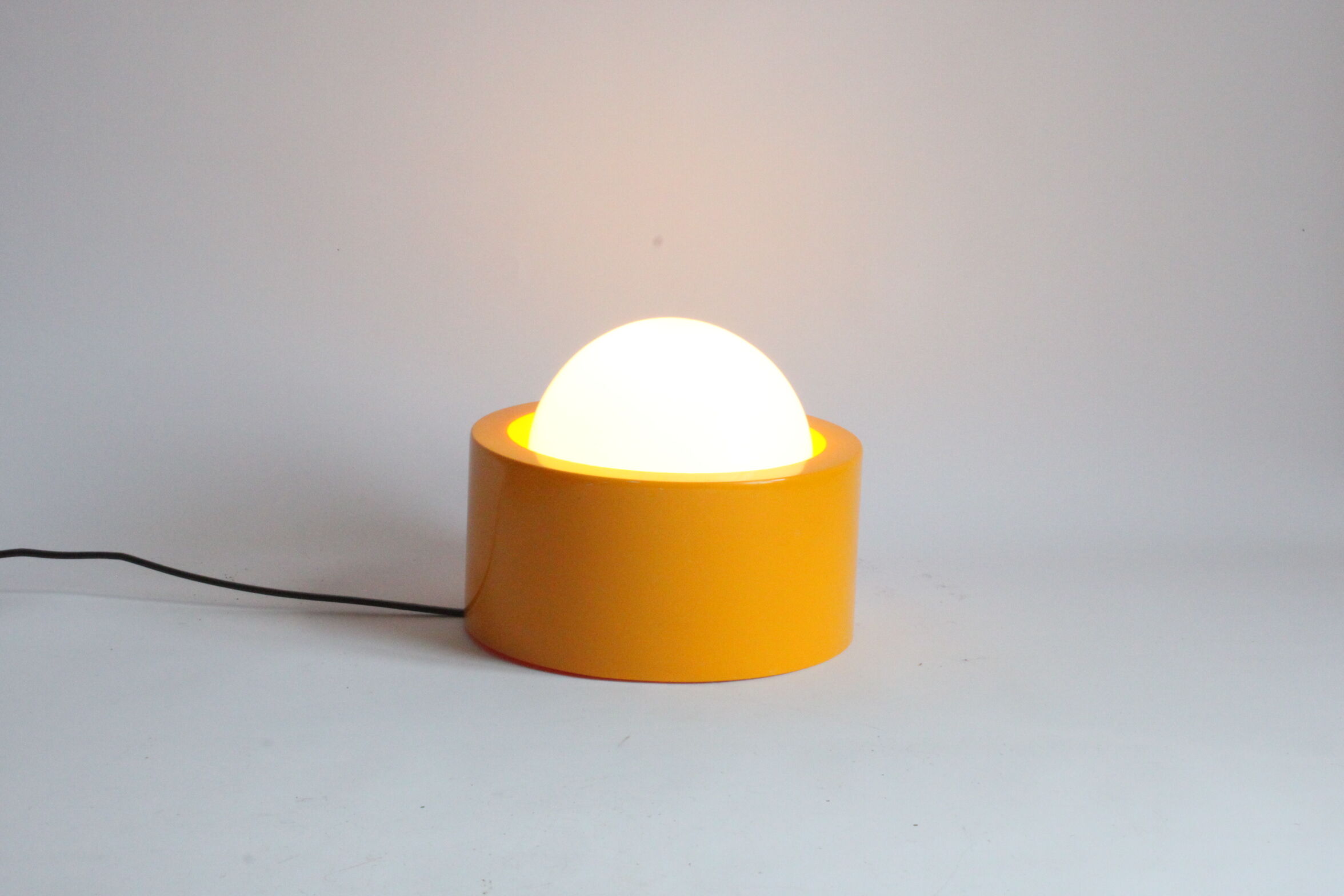 Applique murale en verre opalin vintage et en plastique oranje, années 1970