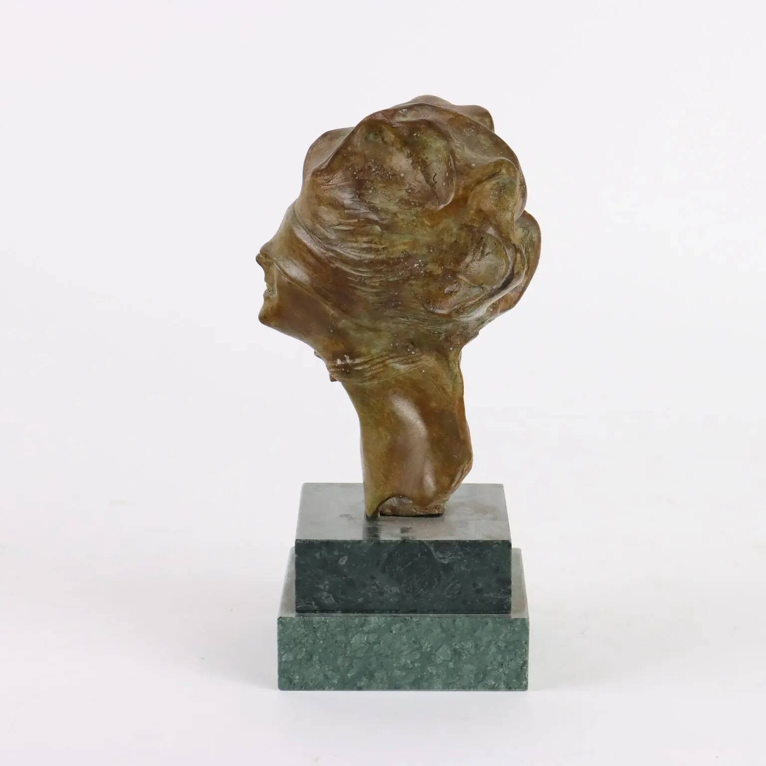 Ancient bronze sculpture by Giuseppe Renda, goddess, 20th century.