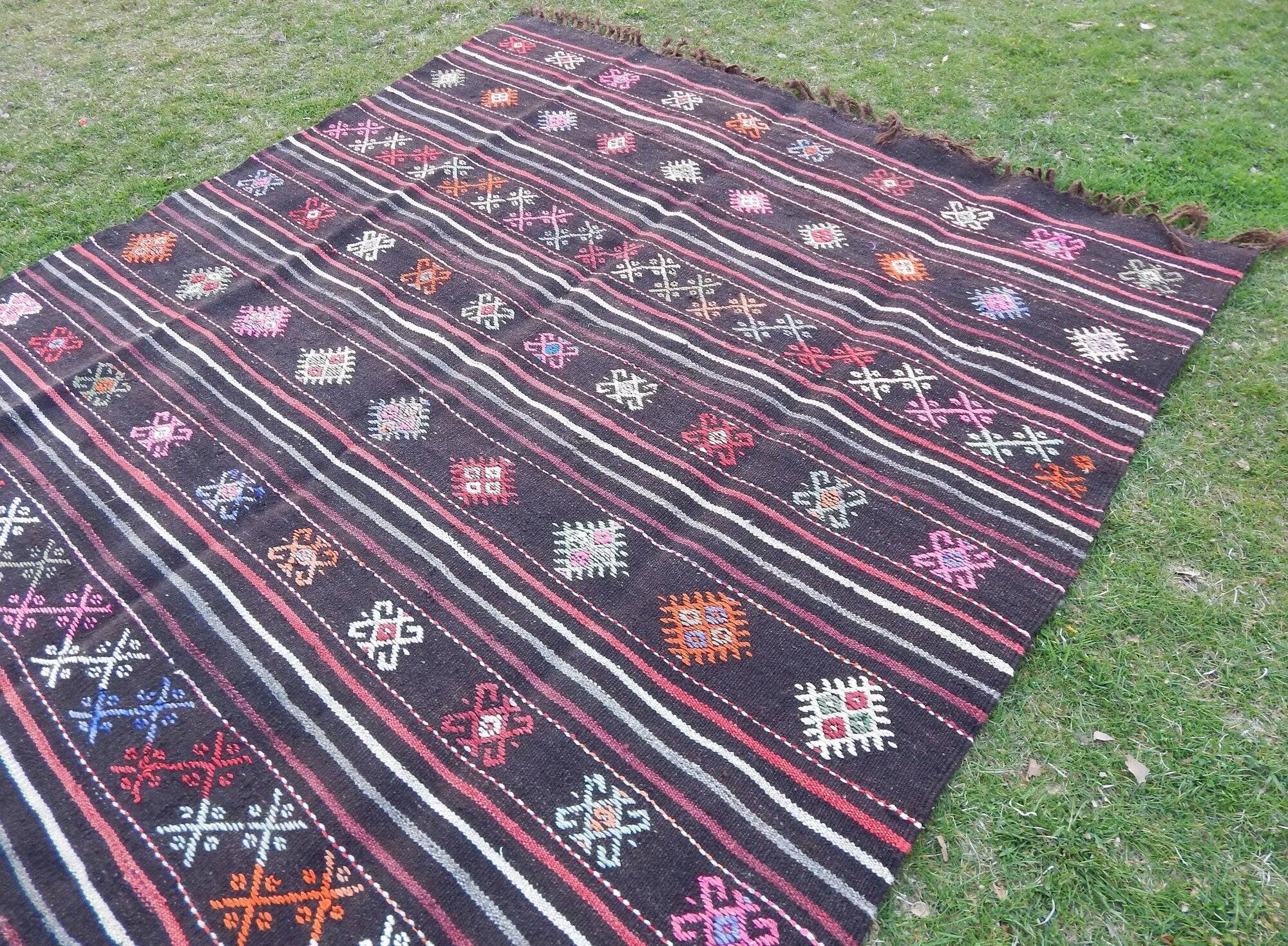 Vintage Turkish kilim handwoven 211x285 cm