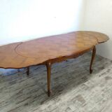 Regency style table with integrated extensions