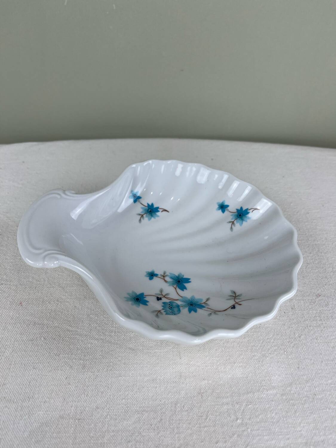 Porcelain catchall
