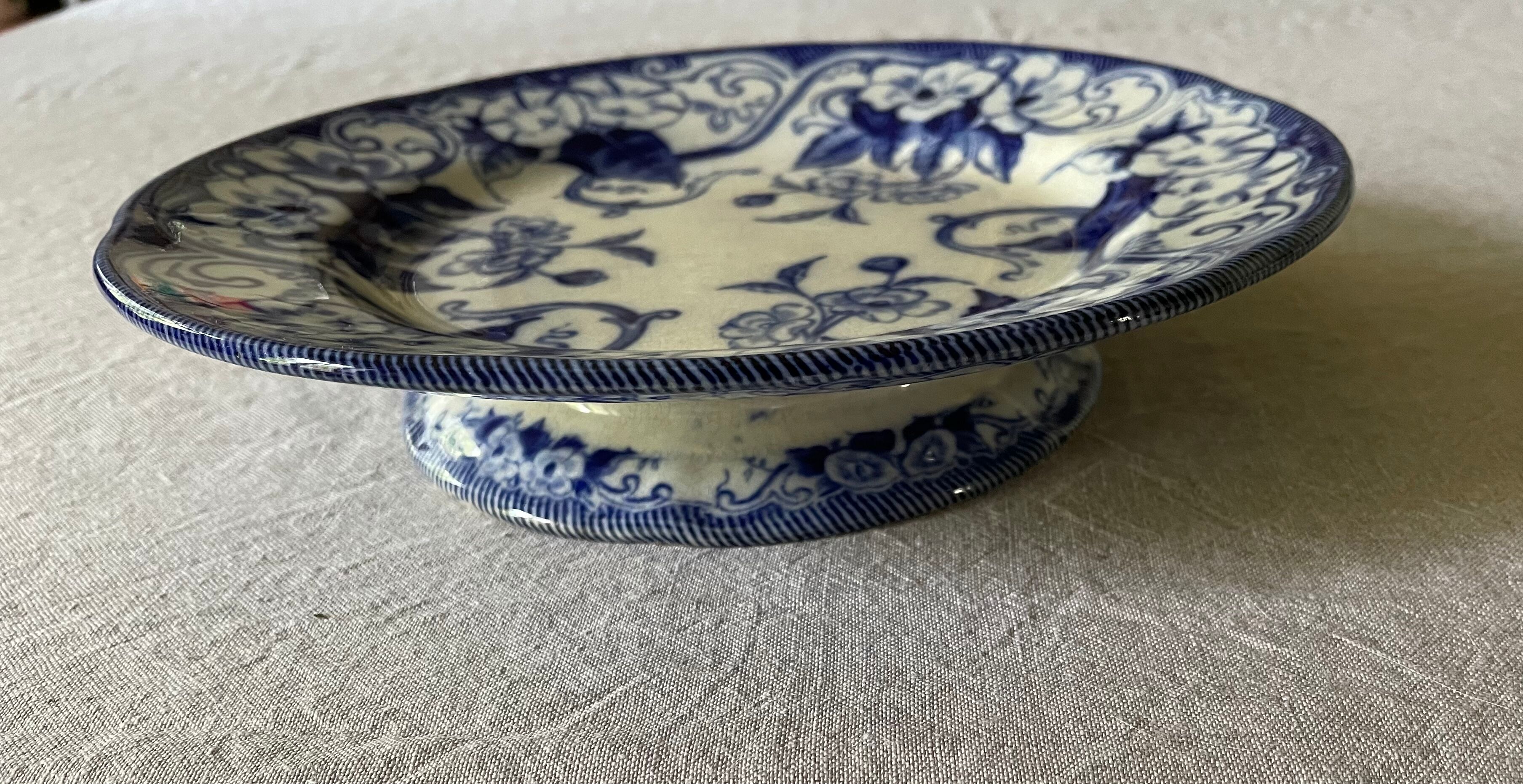 Plate with peedouche Creil & Montereau model Flora liseron