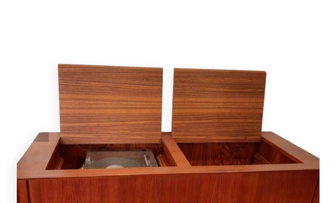 Danish sideboard by Arne Vodder for Sibast Danmark / Hifi music cabinet with Rio rosewood revolving doors