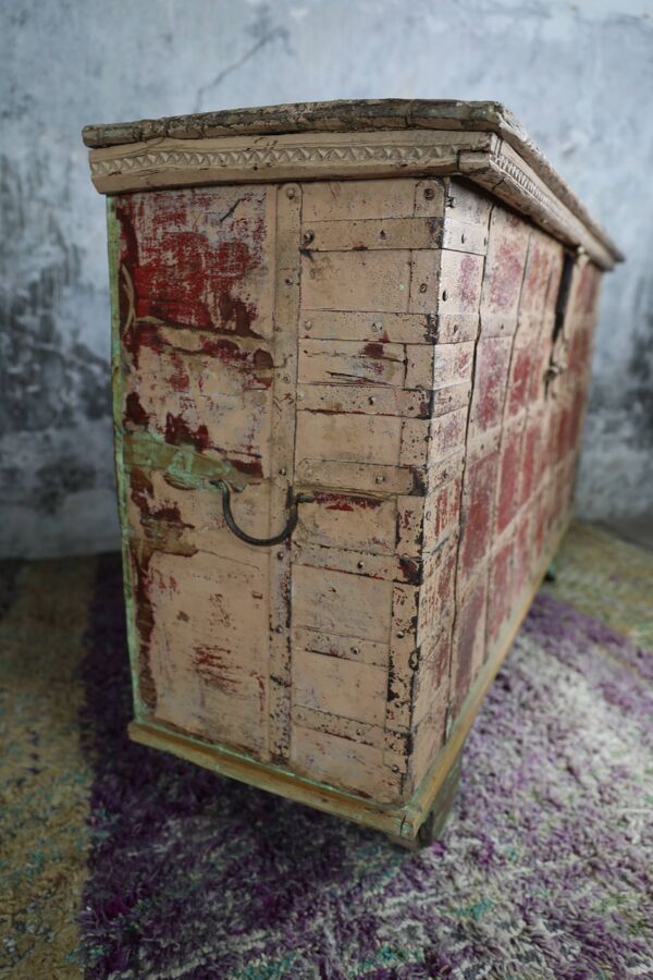 Coffre indien en bois sur roue