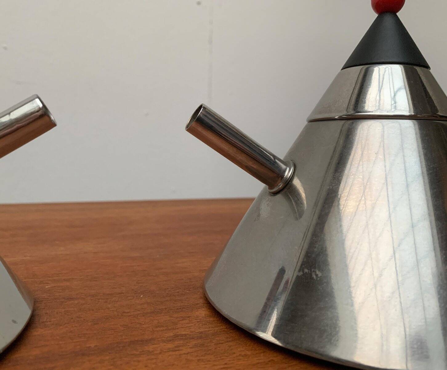 Postmodern Japanese kettle in stainless steel, set of 2