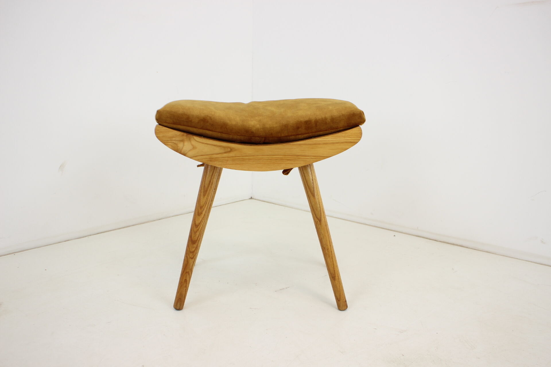 Mid-Century Wooden Stool or Footstool/Uluv, 1960s, Czechoslovakia Status, Submit