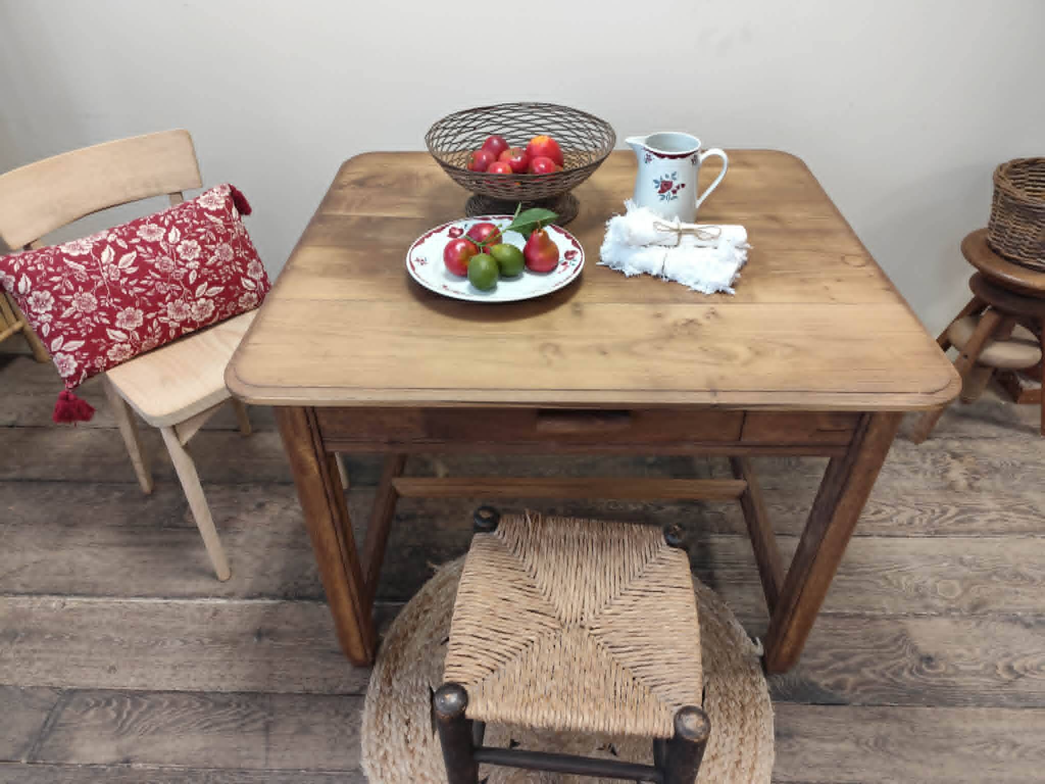 Square farmhouse table in solid oak.