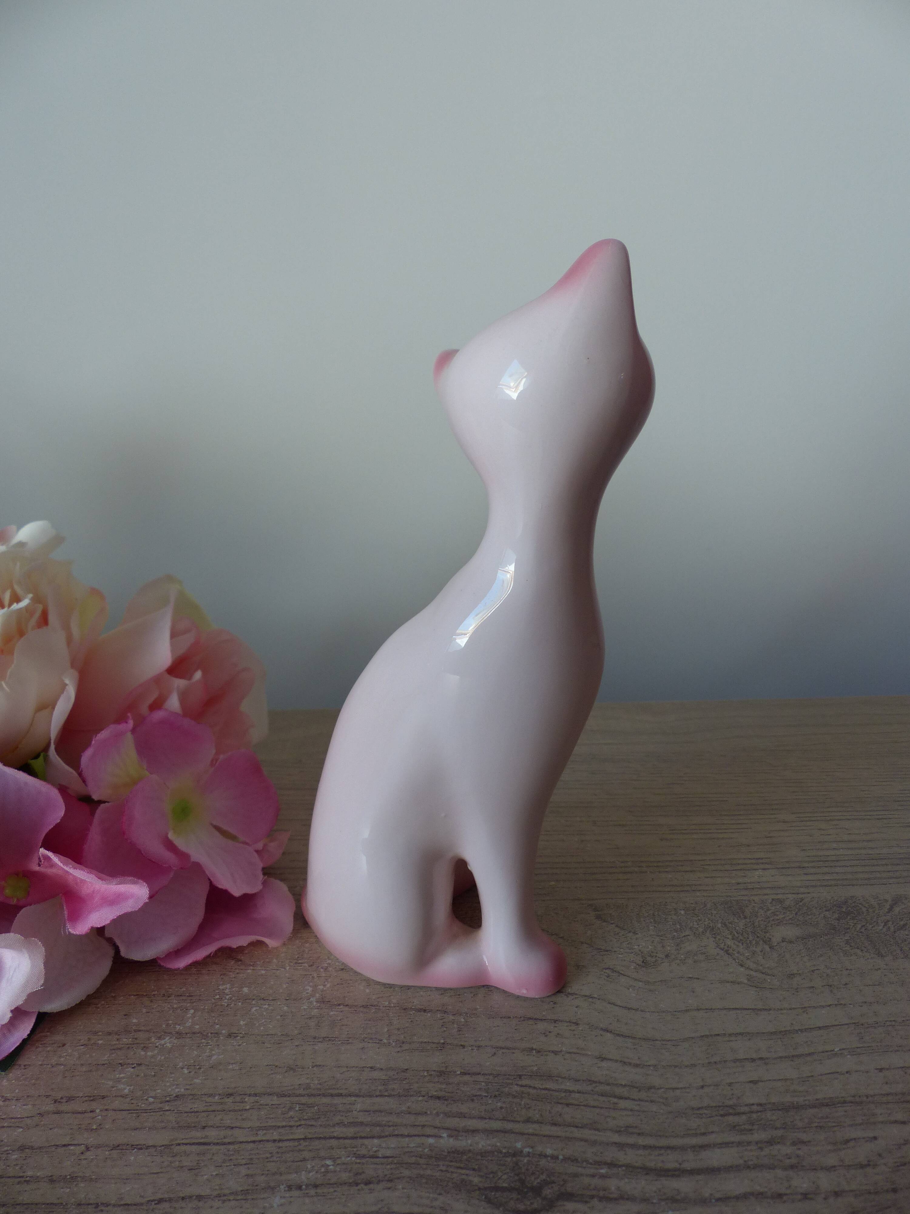 Romantic long-necked cat figurine in pink ceramic, Cat Statuette 1970