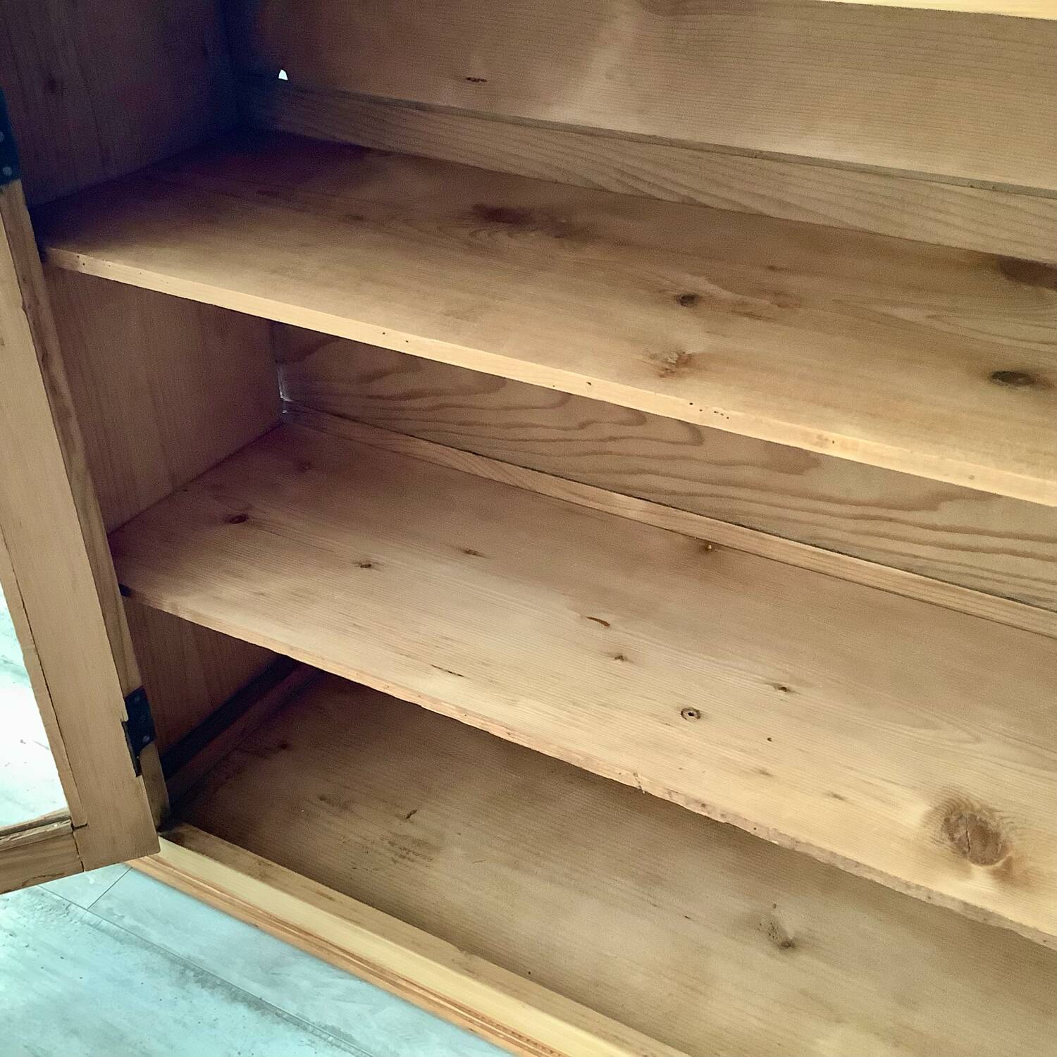 Parisian buffet dresser