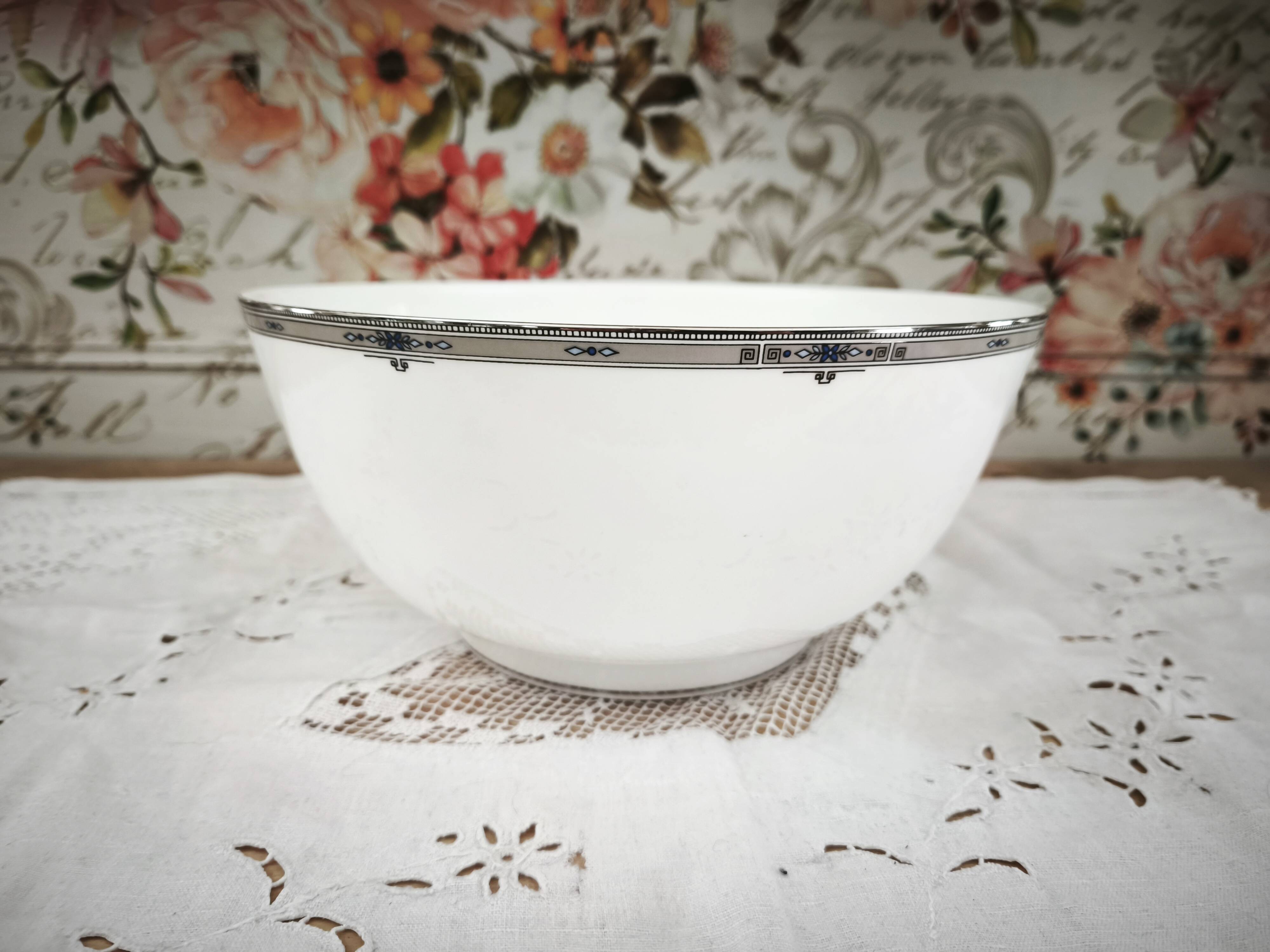 Wedgwood Amherst model porcelain salad bowl