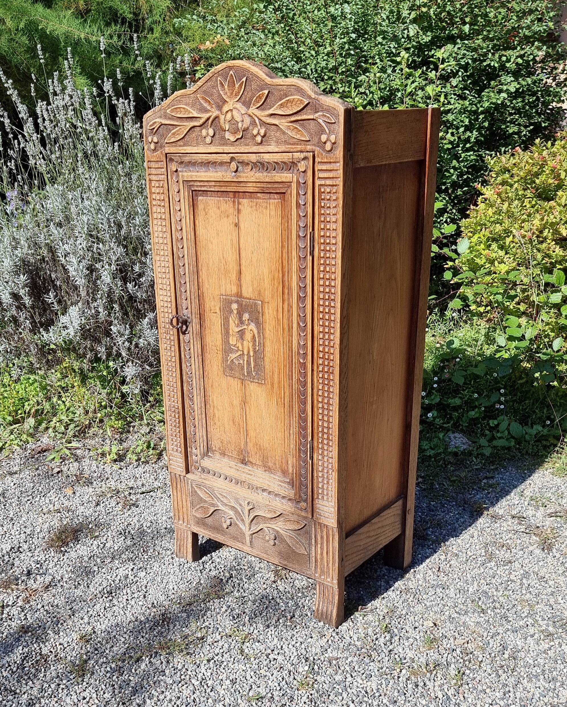 Small piece of furniture with 1 door, old oak jam cupboard