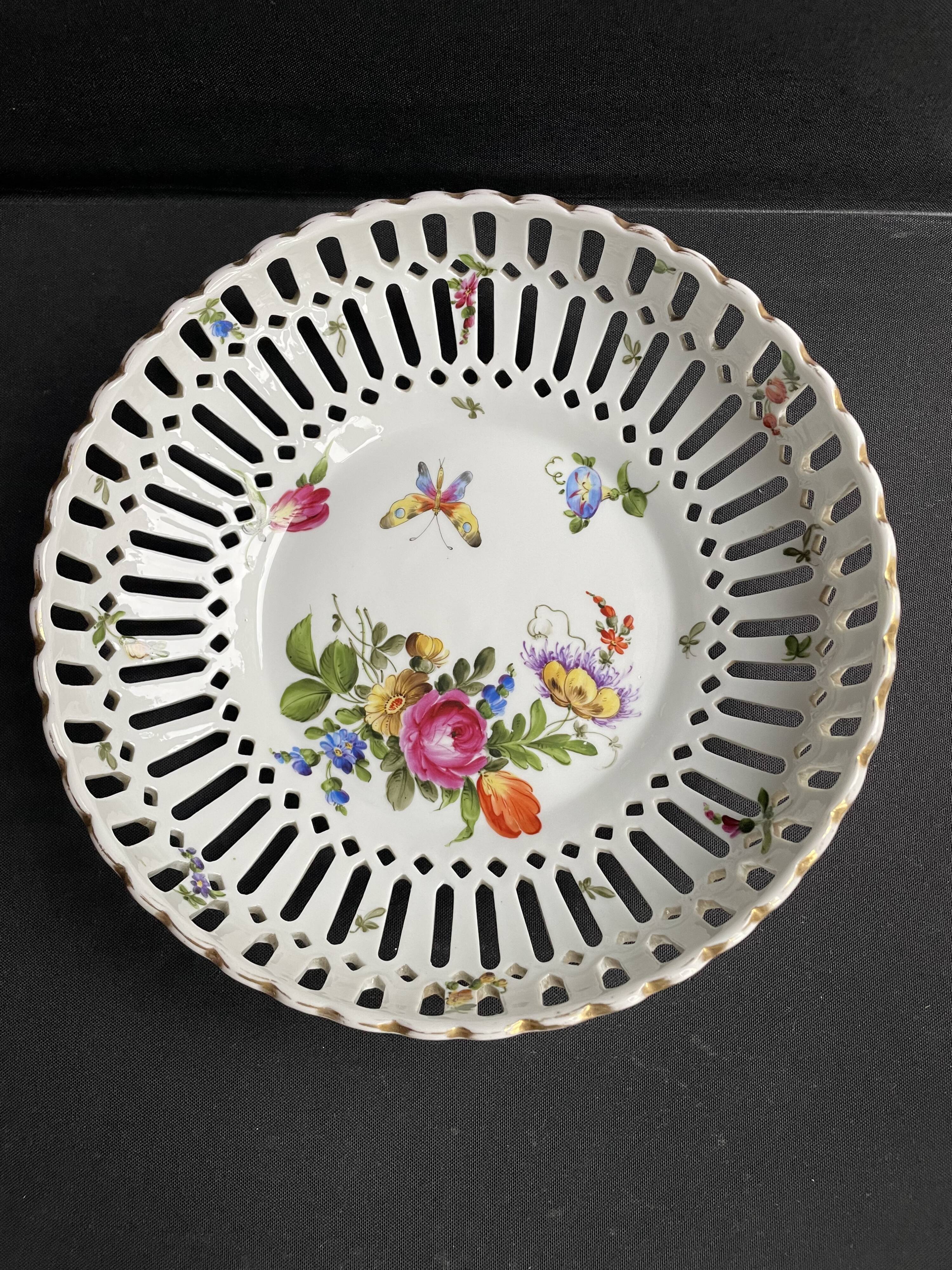 Openwork porcelain bowl with hand decoration – Von Schierholz manufactory in Plaue