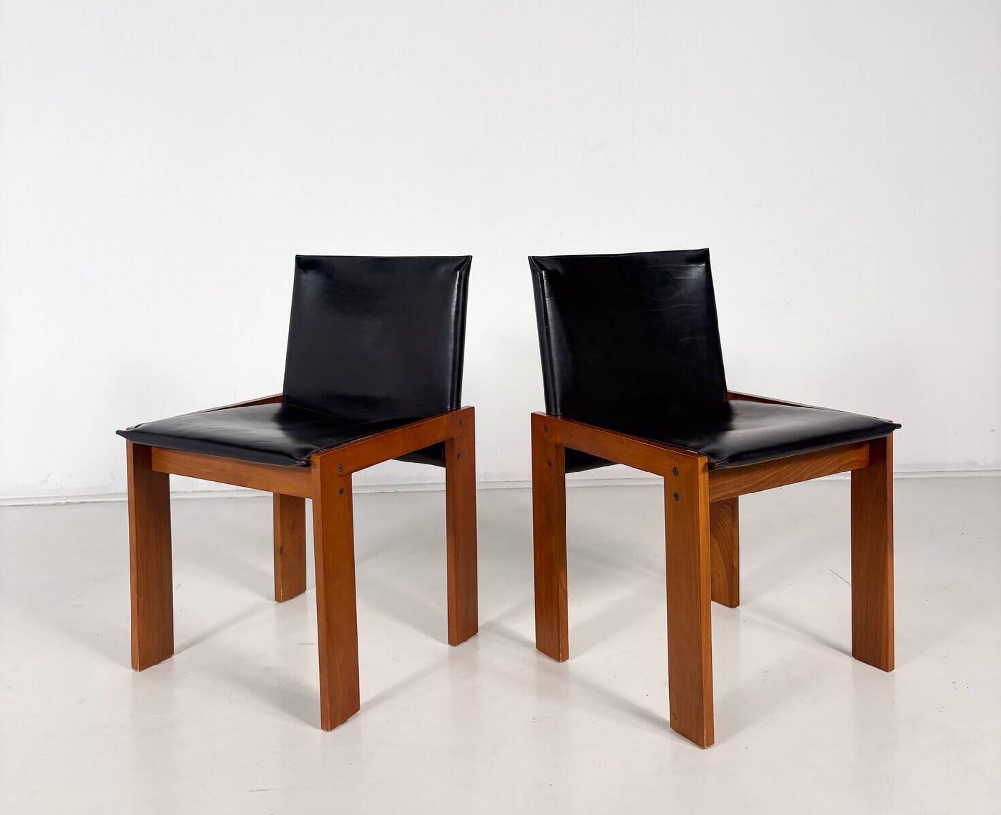 Mid-Century Modern Set of 4 Chairs in the Style of Scarpa, 1970s