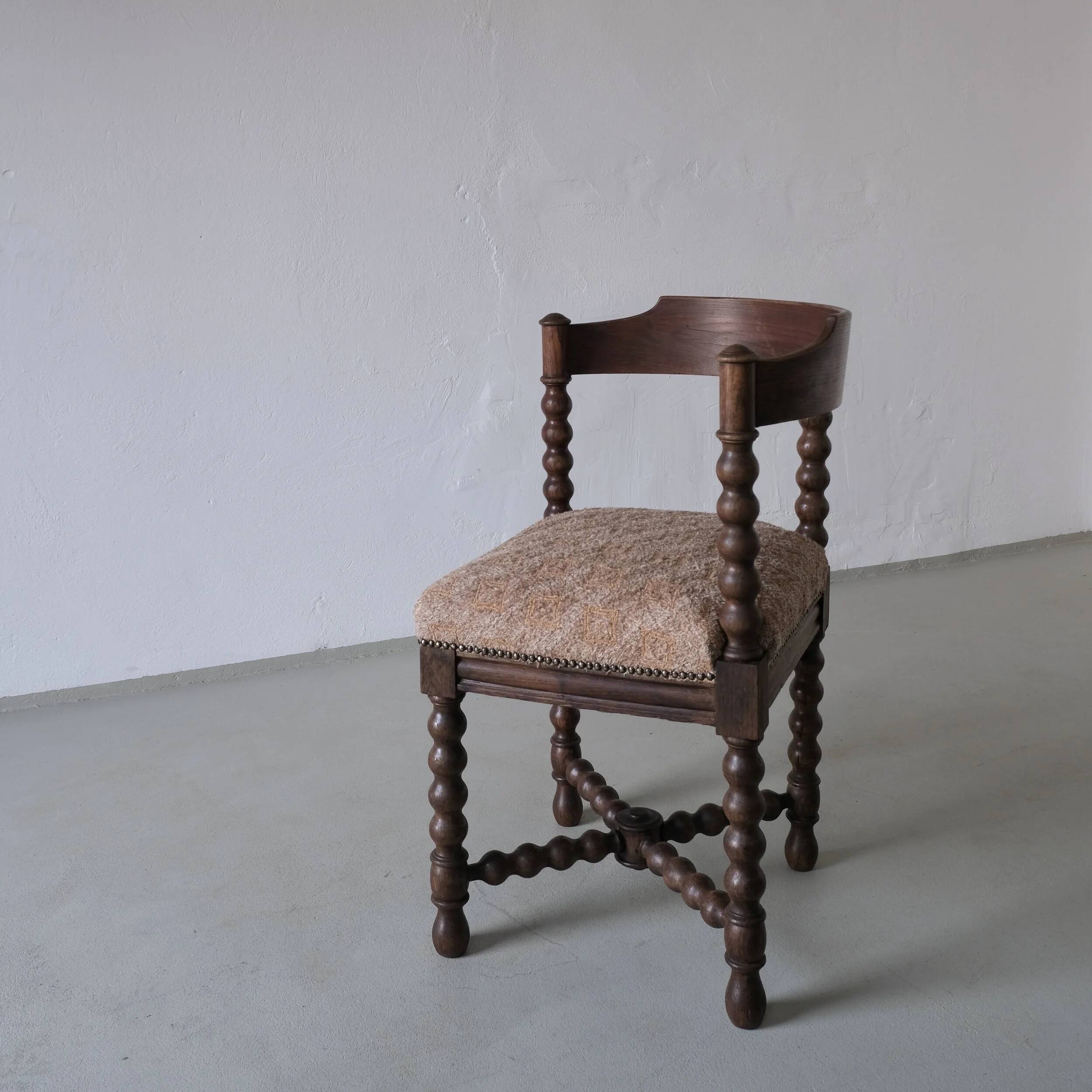 Chaise d'angle ancienne à bobine tournée