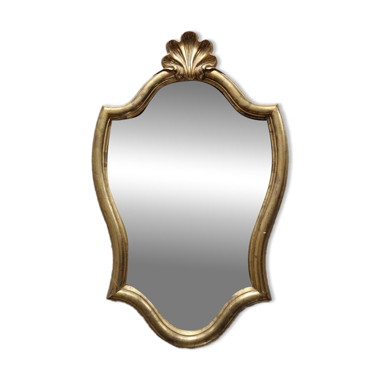 Carved and gilded wooden mirror, the pediment decorated with a shell.