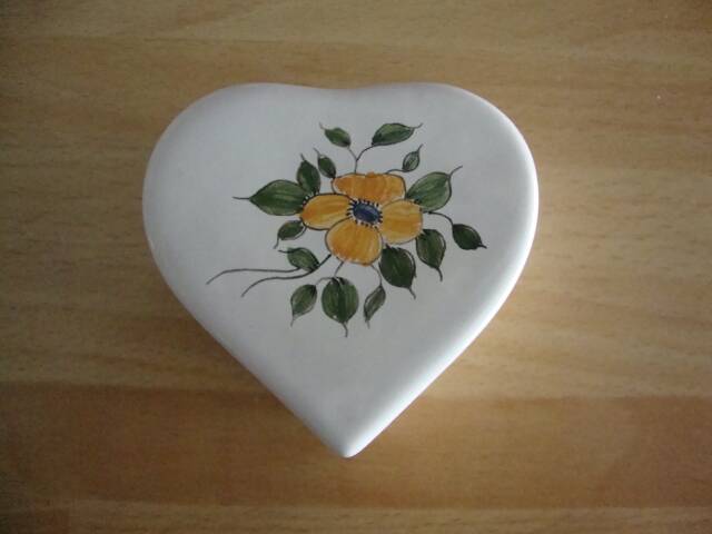 Moustiers earthenware jewelry box or pillbox