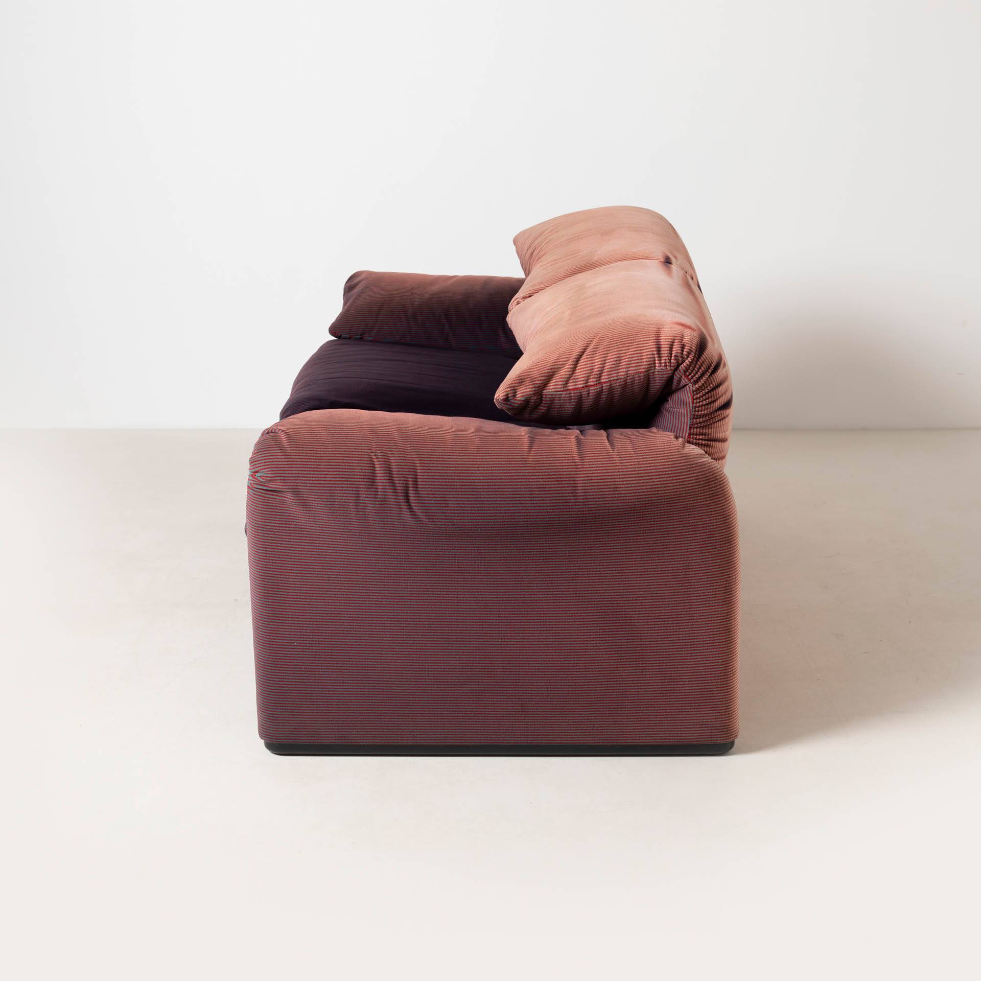Vico Magistretti Maralunga 2 seater / loveseat for Cassina, Italy, 1980s