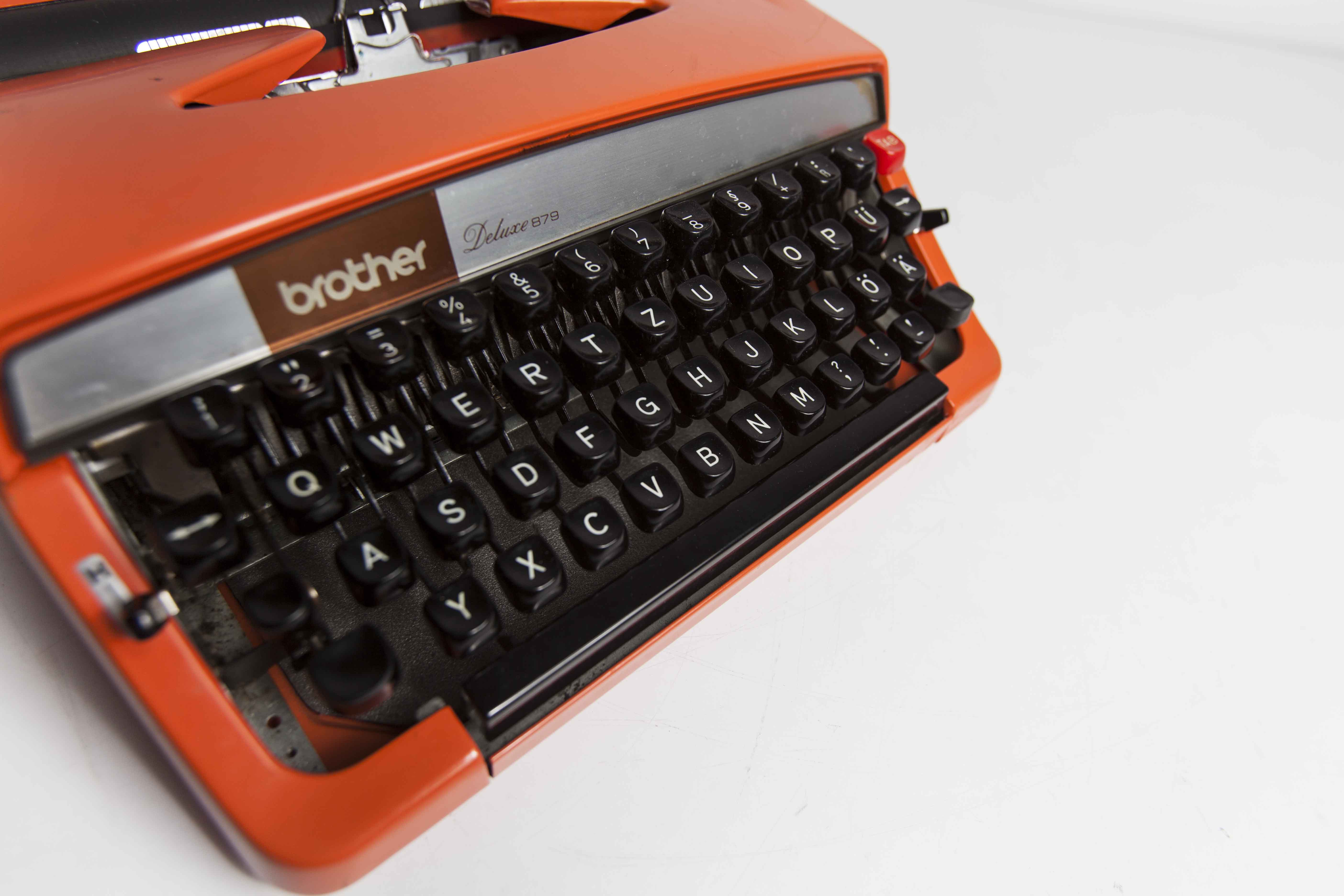Machine à écrire brother de luxe 879 révisée et ruban neuf qwertz