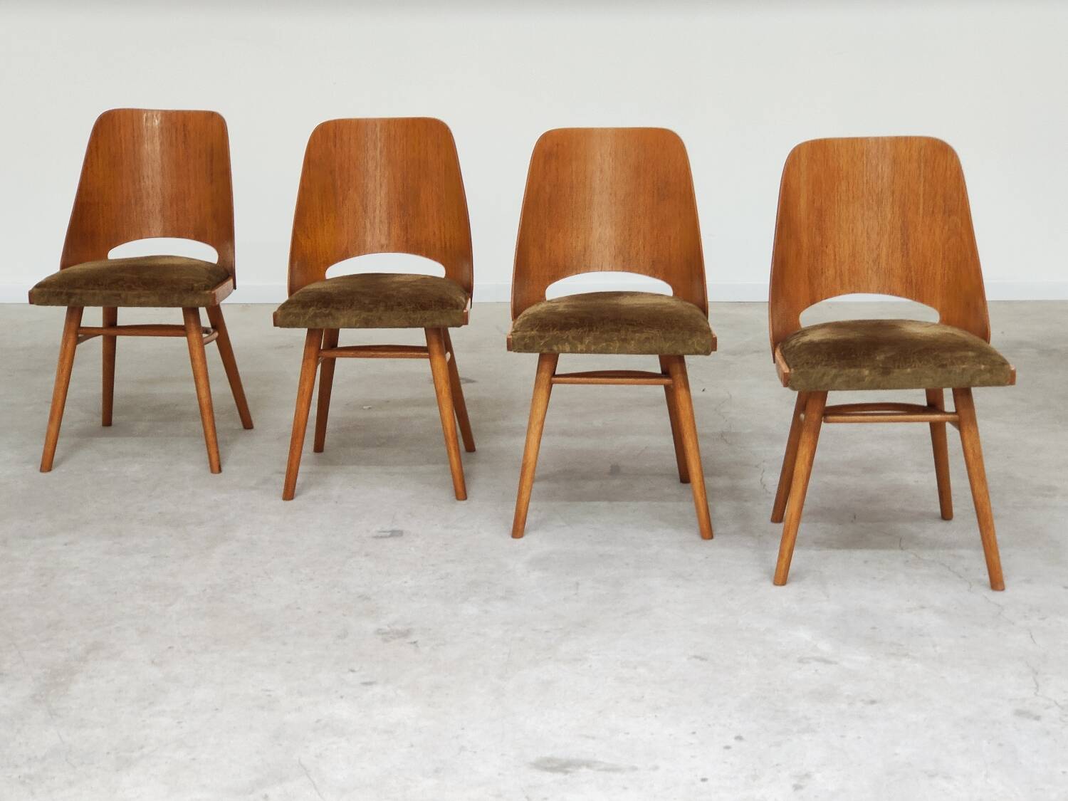 Set of 4 chairs model 514 by Radomir Hofman for Ton 1960