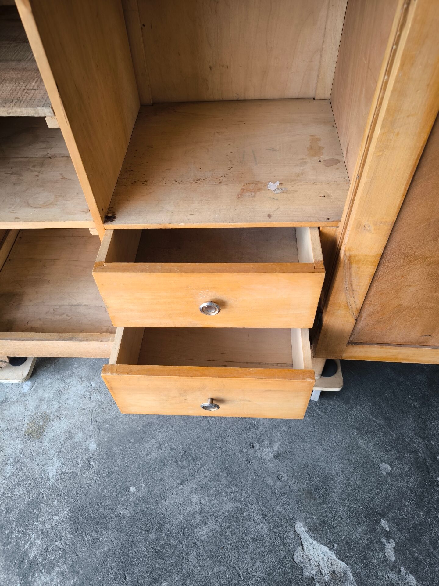 Armoire parisienne