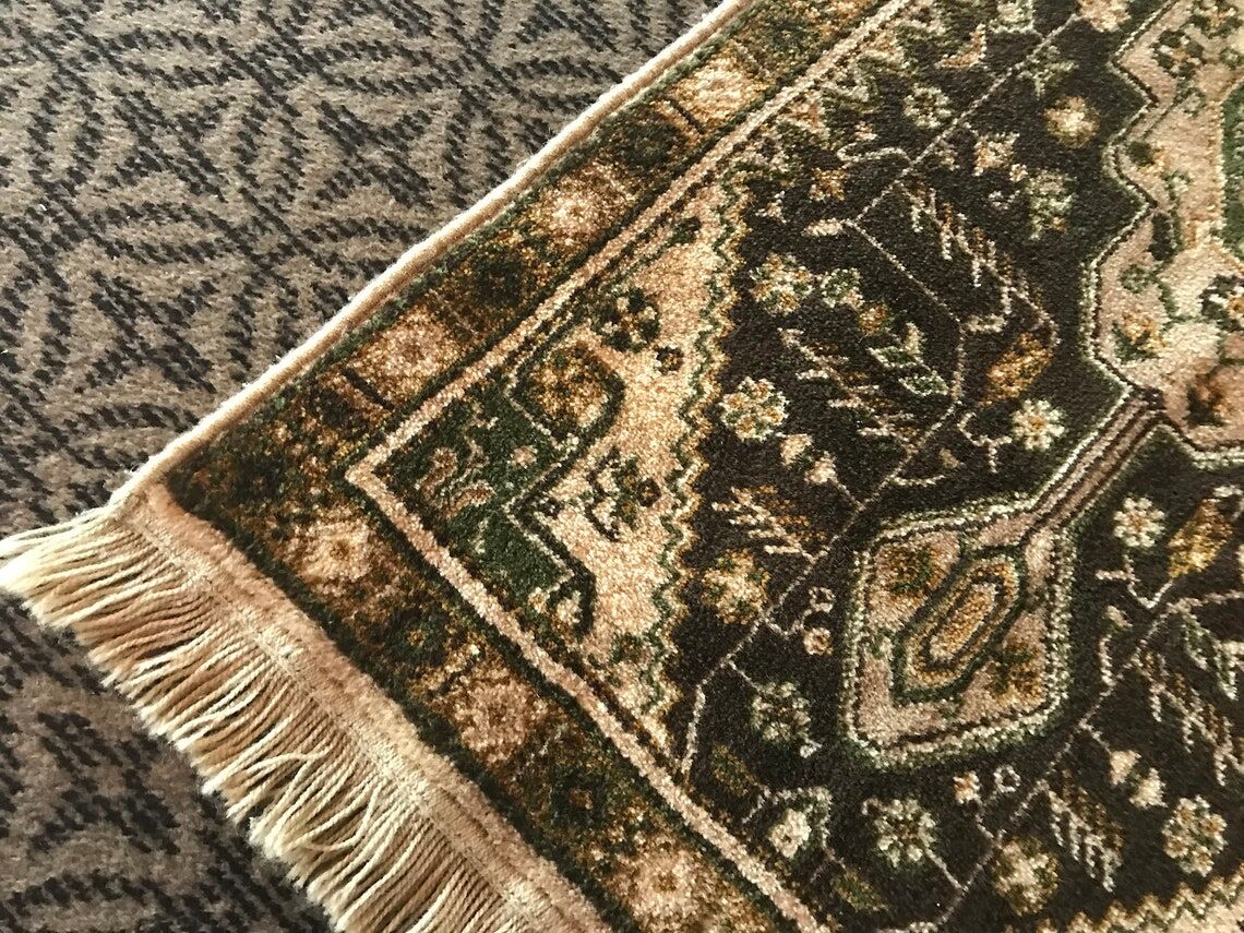 Vintage Turkish Carpet with Medallion Design 134 X 66 cm