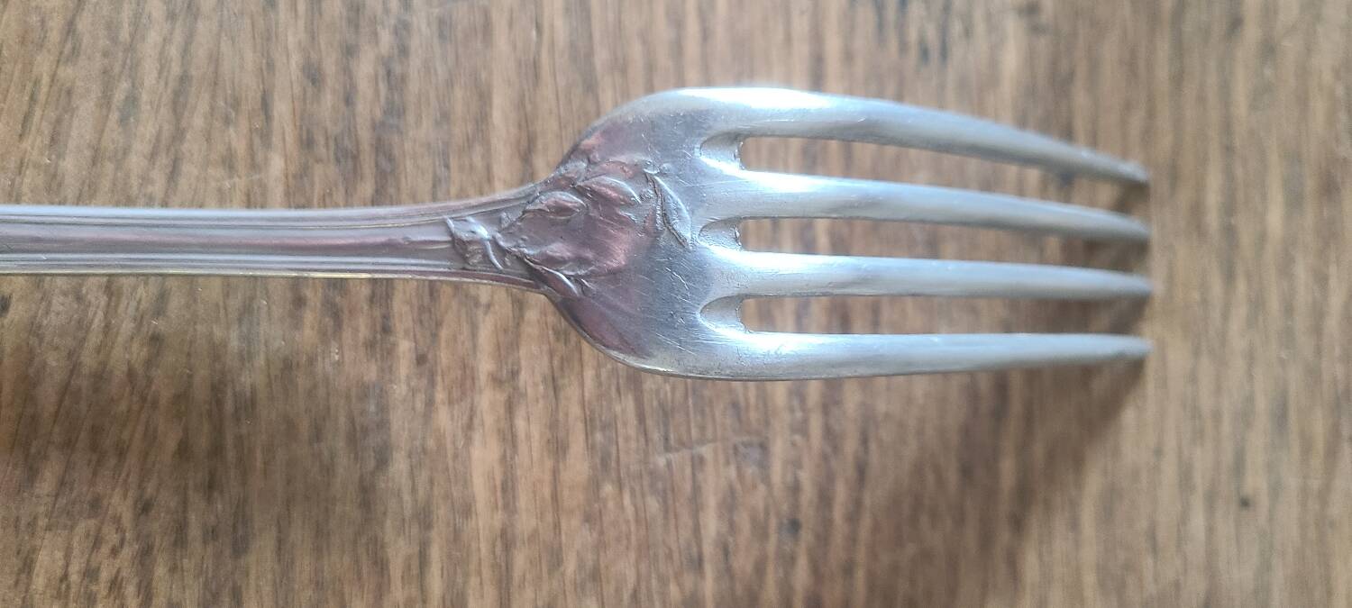 Set of 12 vintage silver-plated metal forks.