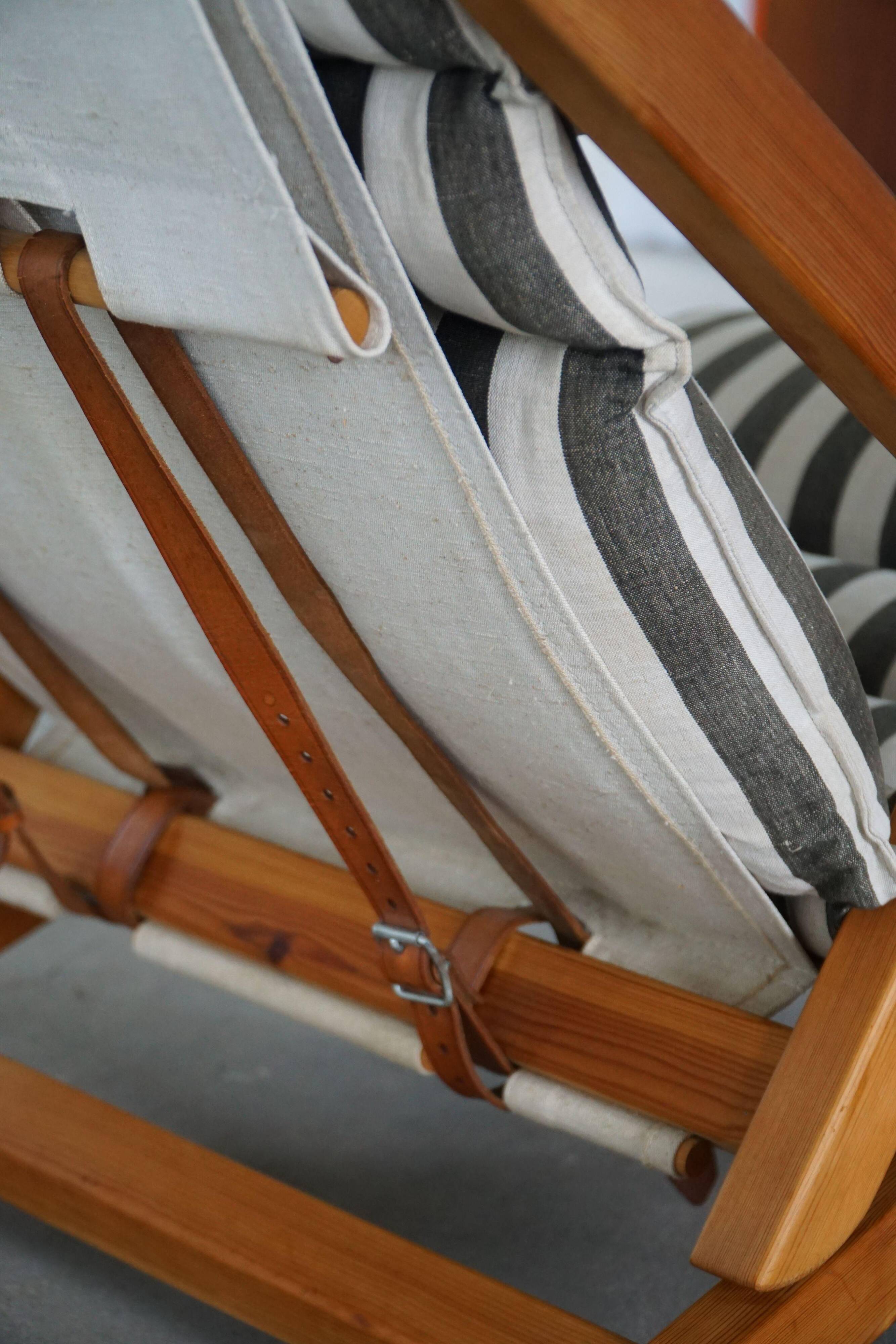 Mid-century dining/lounge chairs in pine and striped cotton canvas, Denmark, 1970s.