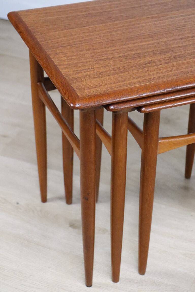 Tables gigognes scandinave en teck, 1960