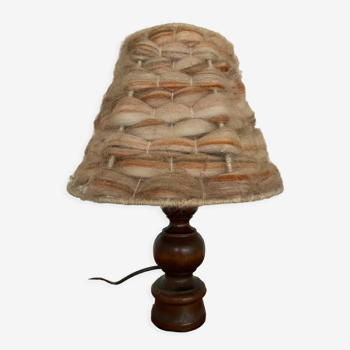 Lampe à poser en bois tourné et abat-jour laine vintage