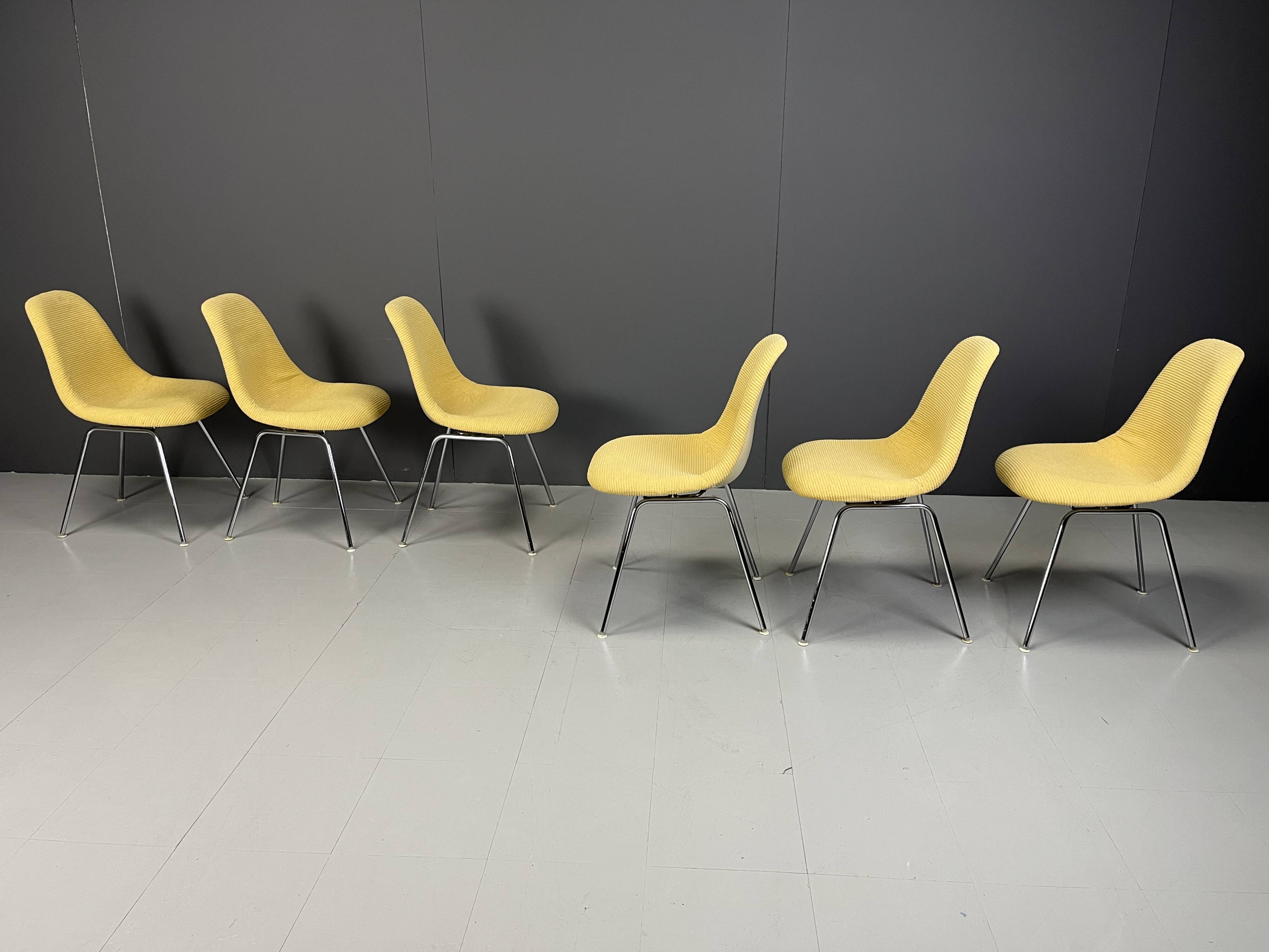 Eames fiberglass dining chairs for herman Miller, 1970s