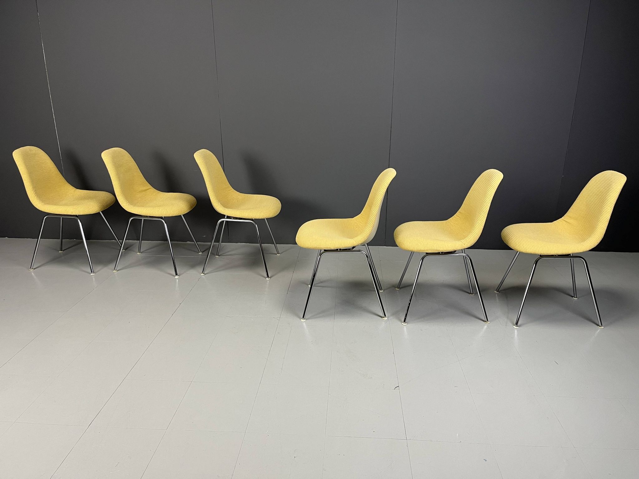 Eames fiberglass dining chairs for herman Miller, 1970s