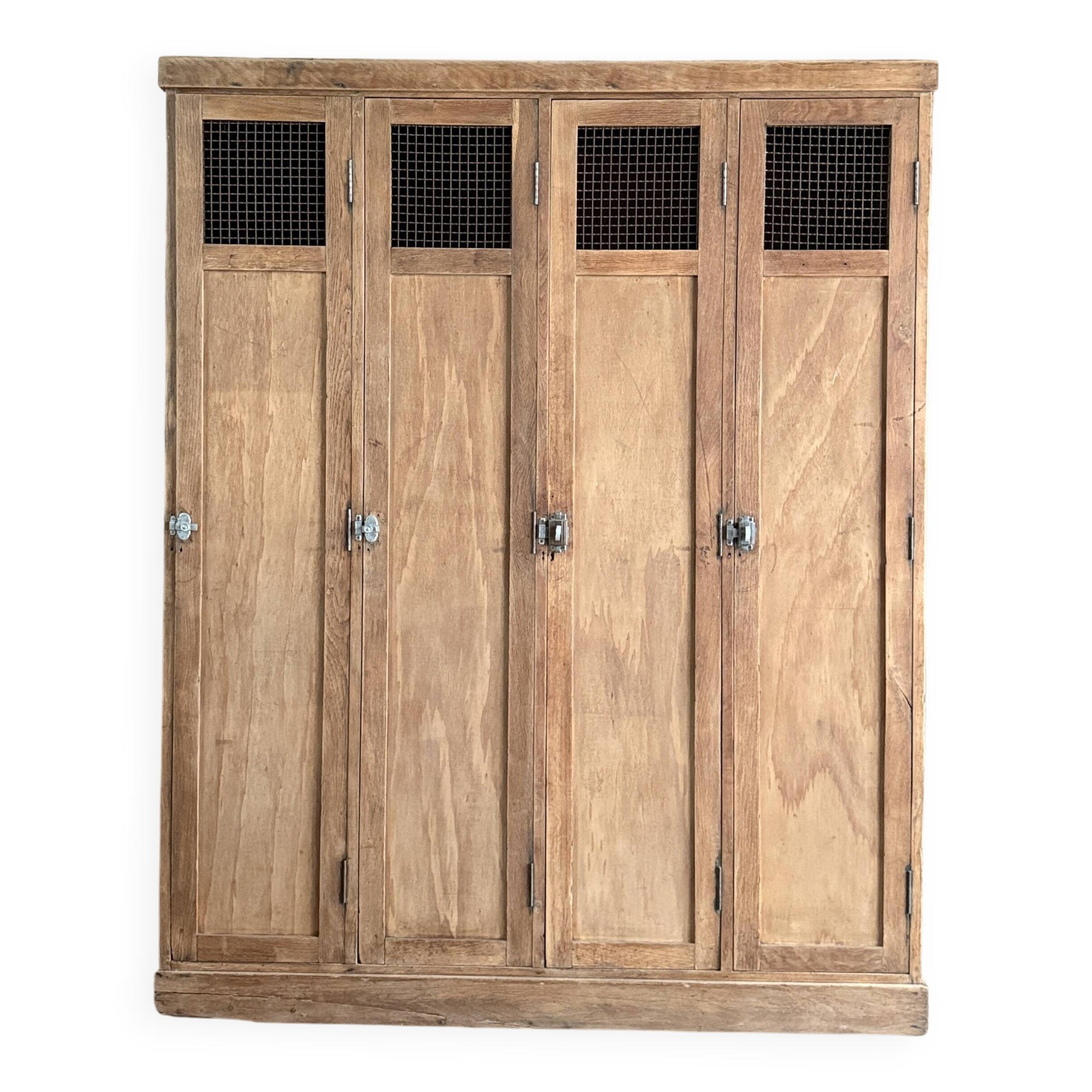 Ancien vestiaire d’atelier (rénové)