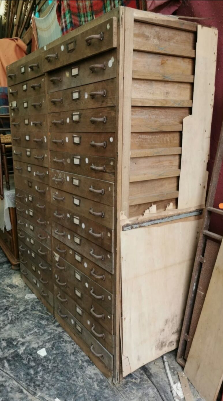 Old craft furniture has 30 oak façade drawers